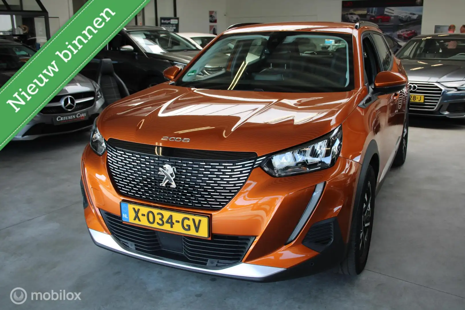 Peugeot 2008 1.2 PureTech Blue Lease Allure Orange - 1