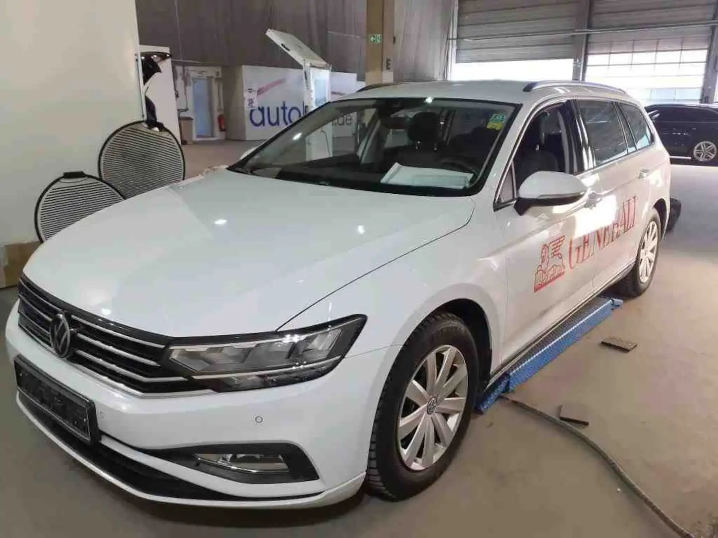 Volkswagen Passat 2.0 TDI*DSG*LED*AHK*R-KAMERA* Weiß - 2
