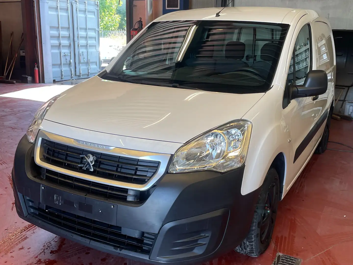 Peugeot Partner Partner 1.6 BlueHDi 100 L1 Premium Cool Edition Wit - 2