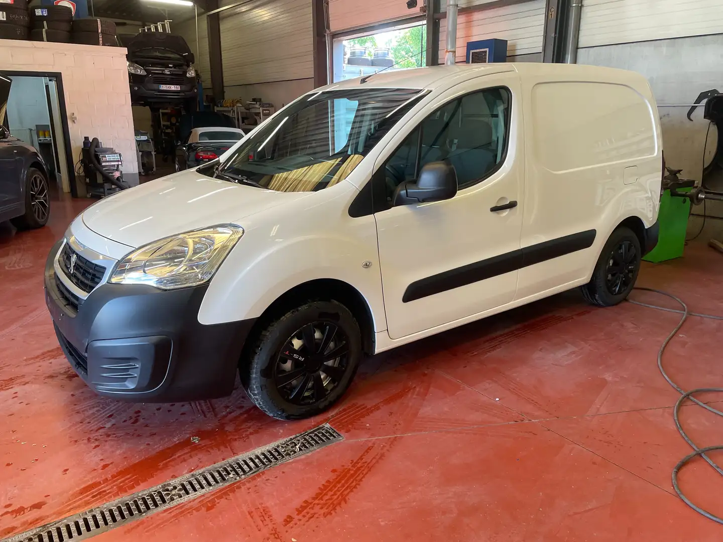 Peugeot Partner Partner 1.6 BlueHDi 100 L1 Premium Cool Edition Wit - 1
