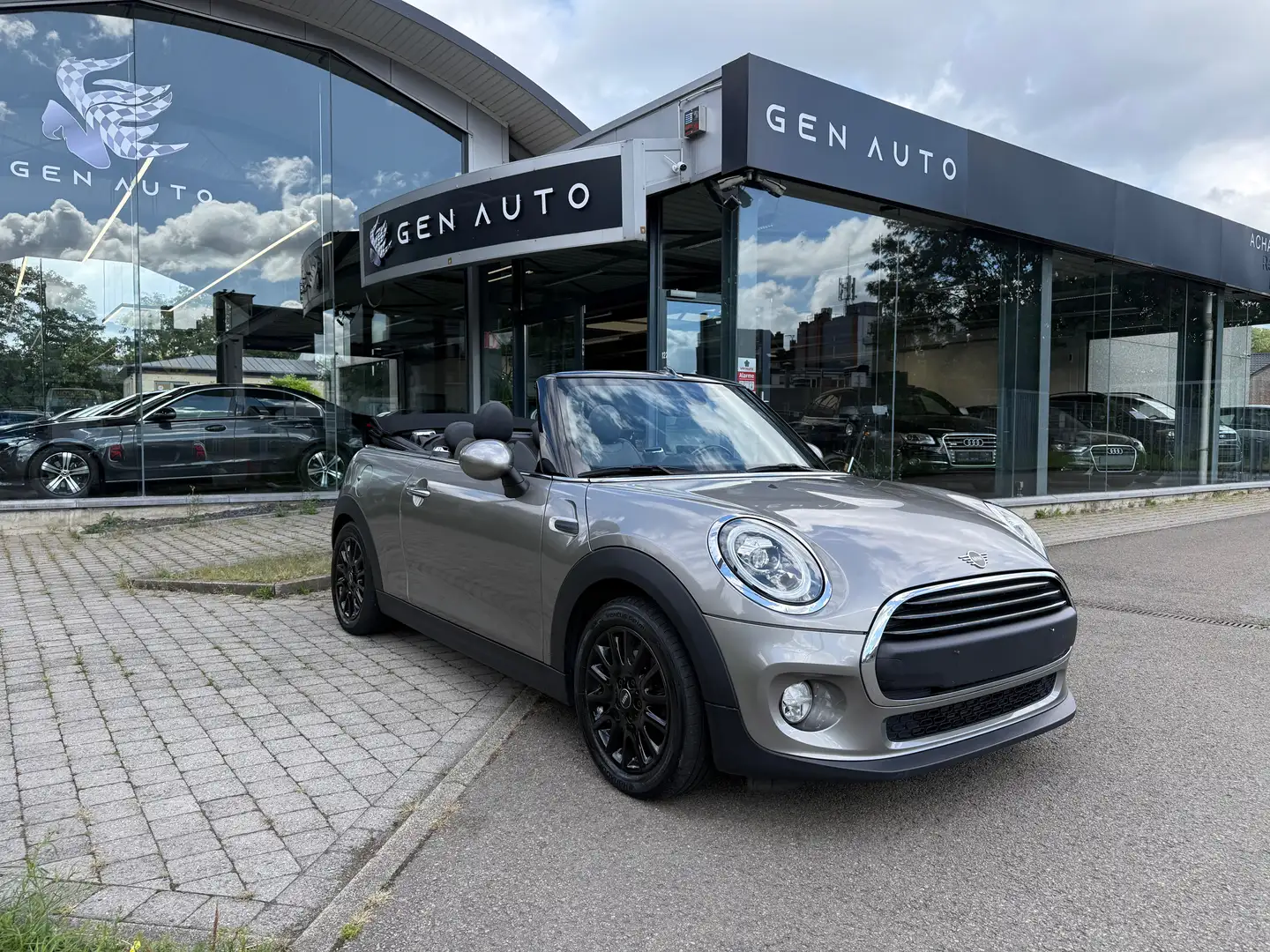 MINI One Cabrio 1.5i Xenon Led Ambience GPS Cuir Radar de Recul Argent - 1