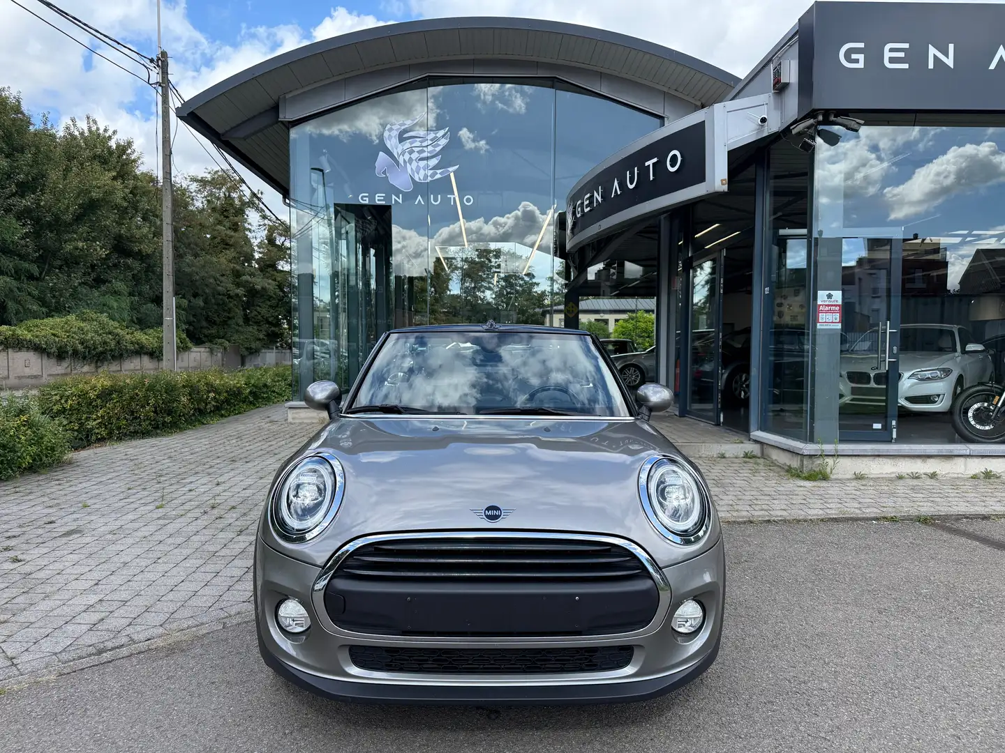 MINI One Cabrio 1.5i Xenon Led Ambience GPS Cuir Radar de Recul Argent - 2