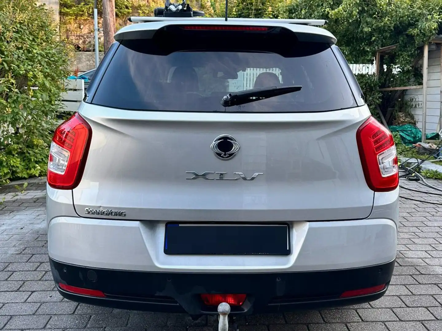 SsangYong XLV XLV e-XDi 160 4WD Crystal Срібний - 2