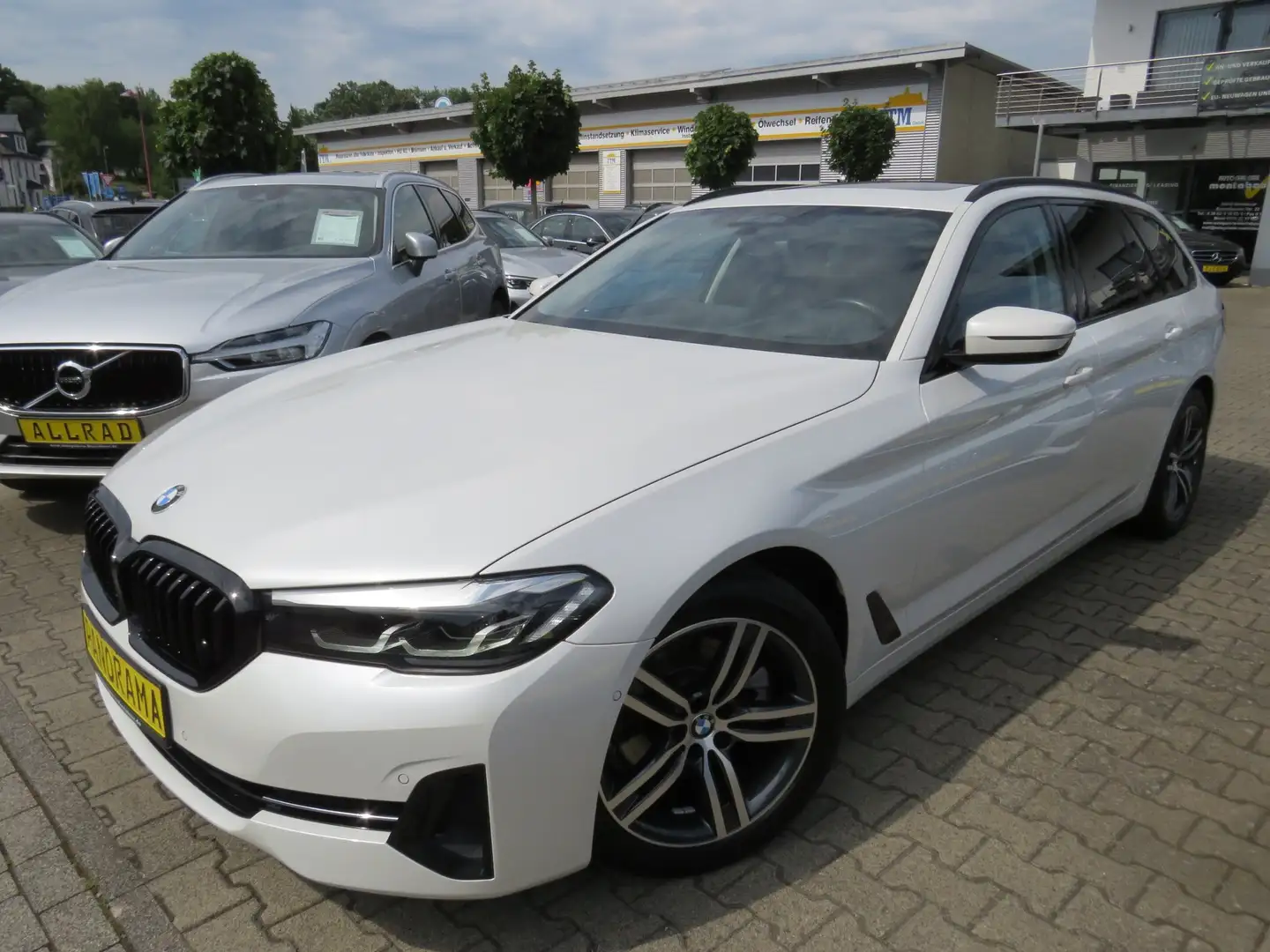 BMW 520 dA touring Sport Line *1.Hand *Pano *Leder *Kamera Weiß - 1