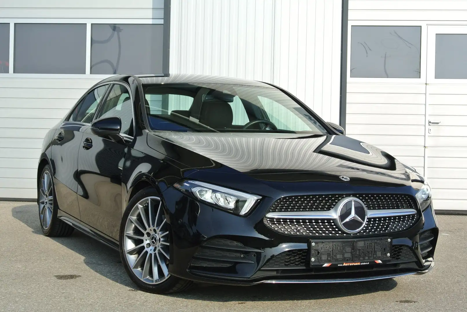Mercedes-Benz A 180 Limousine Aut. ** AMG-Line **LEDER* LED * virt. CP Schwarz - 1