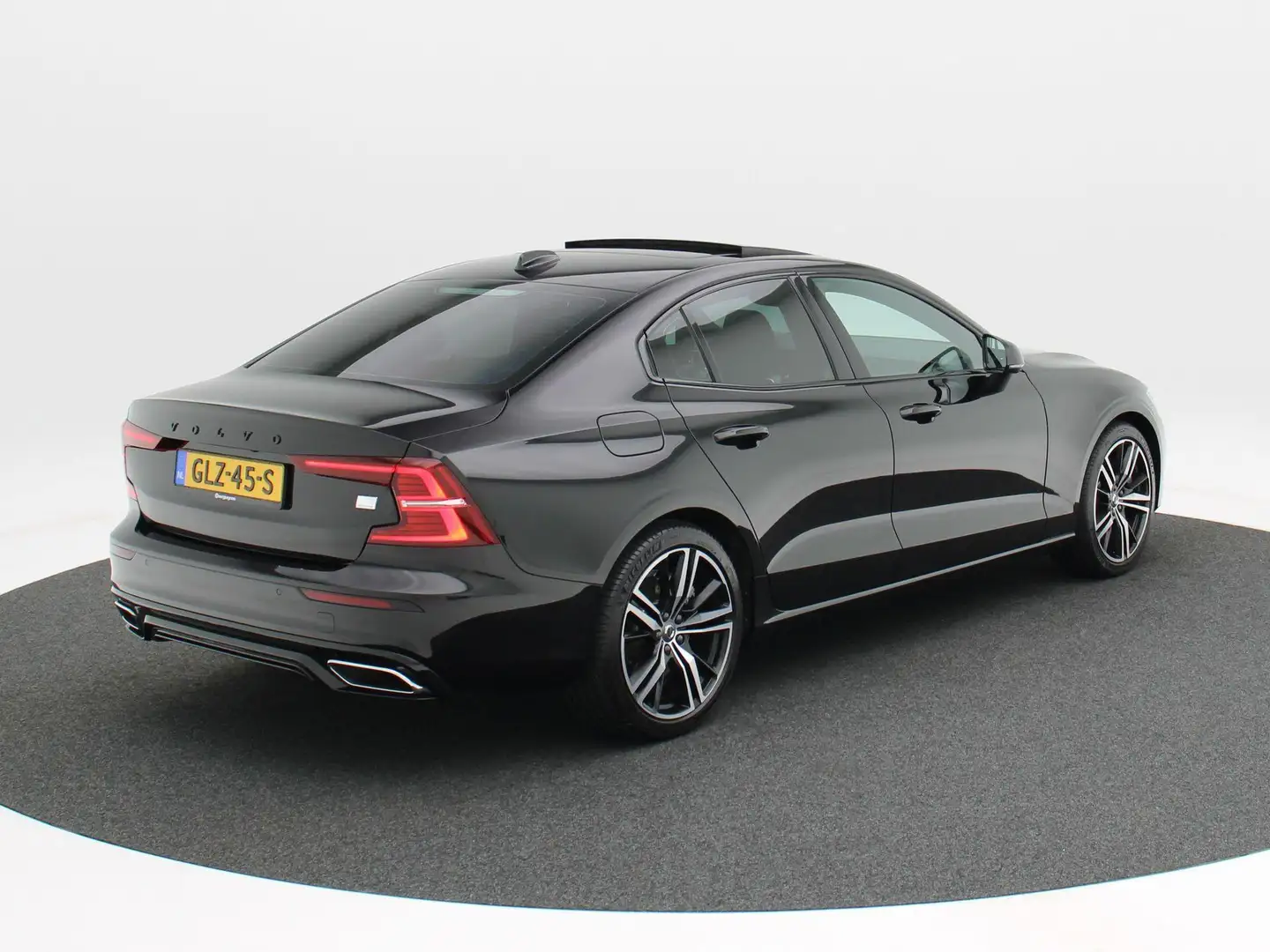Volvo S60 2.0 Recharge T8 390 Pk Automaat AWD R-Design | 360 Zwart - 2