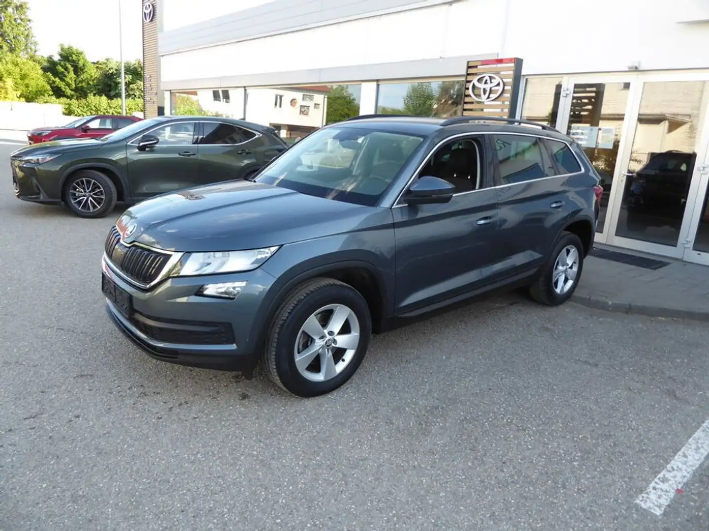 Skoda Kodiaq 2,0 TDI DSG *KAMERA*SHZ* Grau - 2