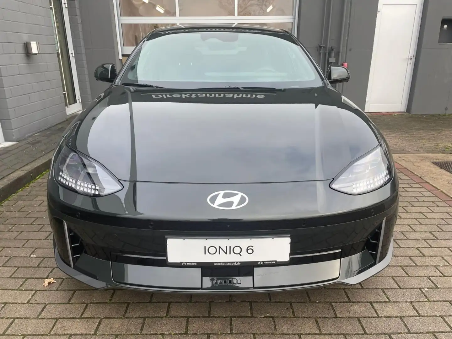 Hyundai IONIQ 6 UNIQ-Paket 77,4kWh Batt. inkl. 20" LM-Felgen Grün - 2