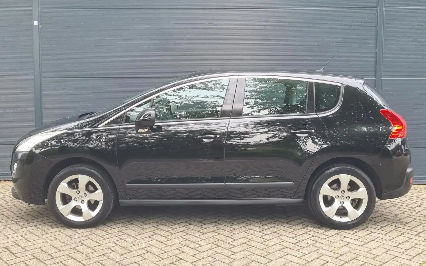 Peugeot 3008 1.6 VTi Première Schwarz - 2