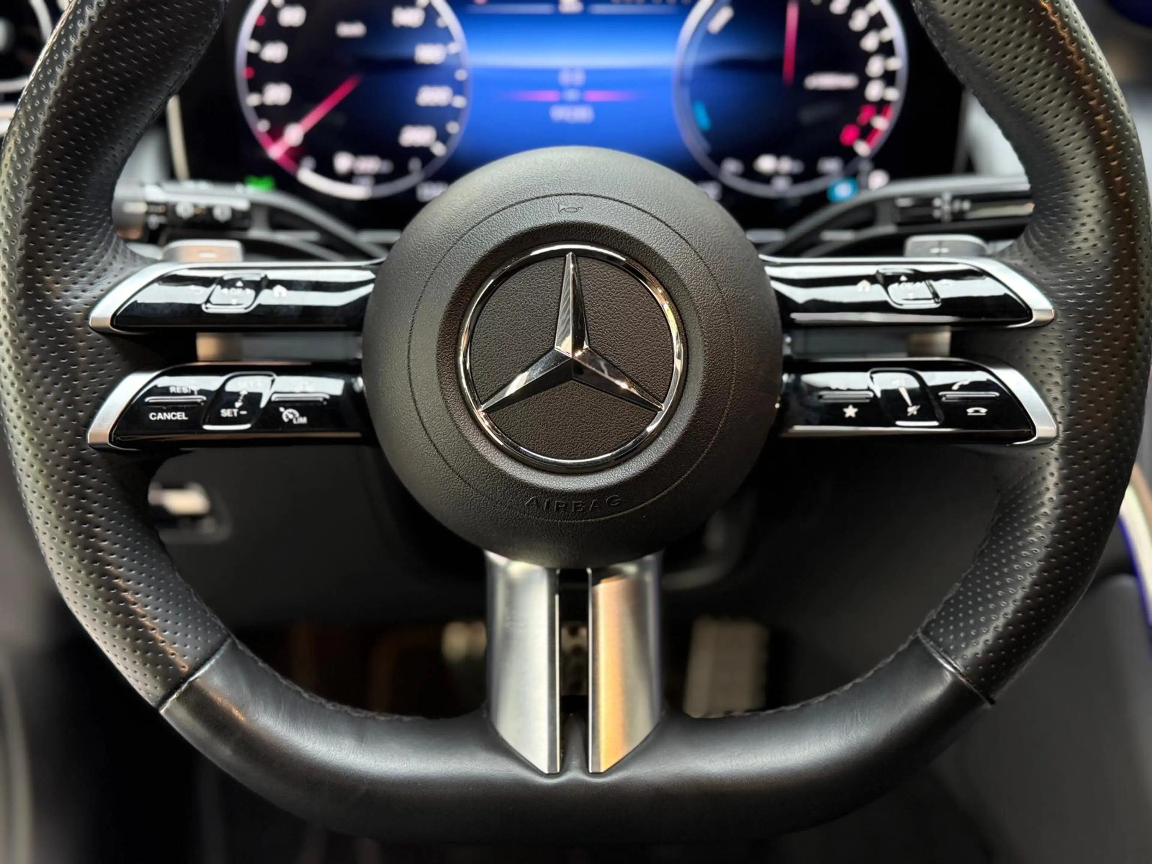 Mercedes-Benz GLC 400 e 4M AMG*PremiumPlus*Pano*Head-Up* — photo 14