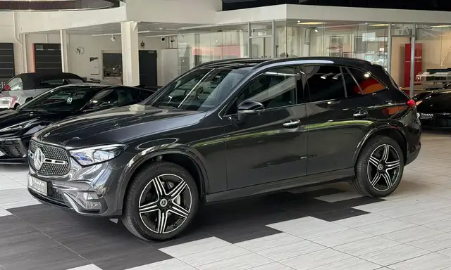 Mercedes-Benz GLC view 2