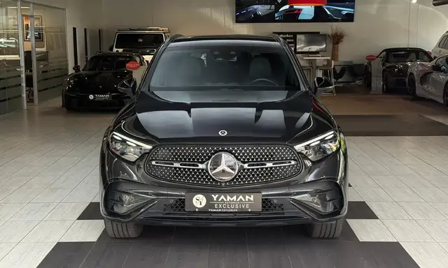 Mercedes-Benz GLC view 3