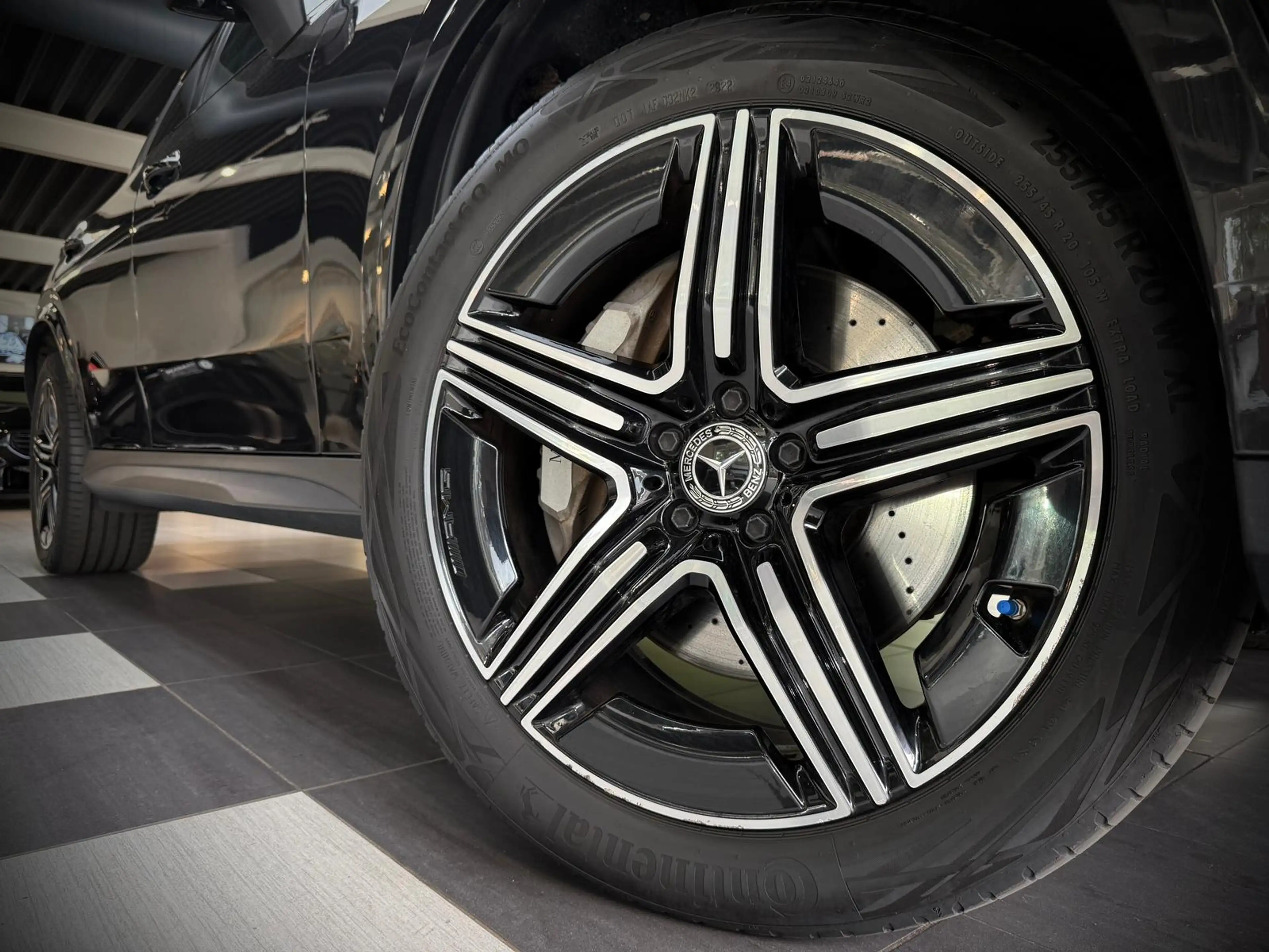 Mercedes-Benz GLC 400 e 4M AMG*PremiumPlus*Pano*Head-Up* — photo 6