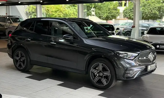 Mercedes-Benz GLC view 4