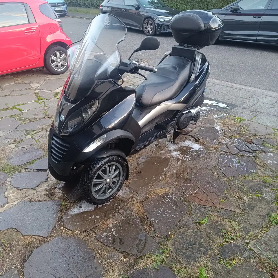 Piaggio MP3 400