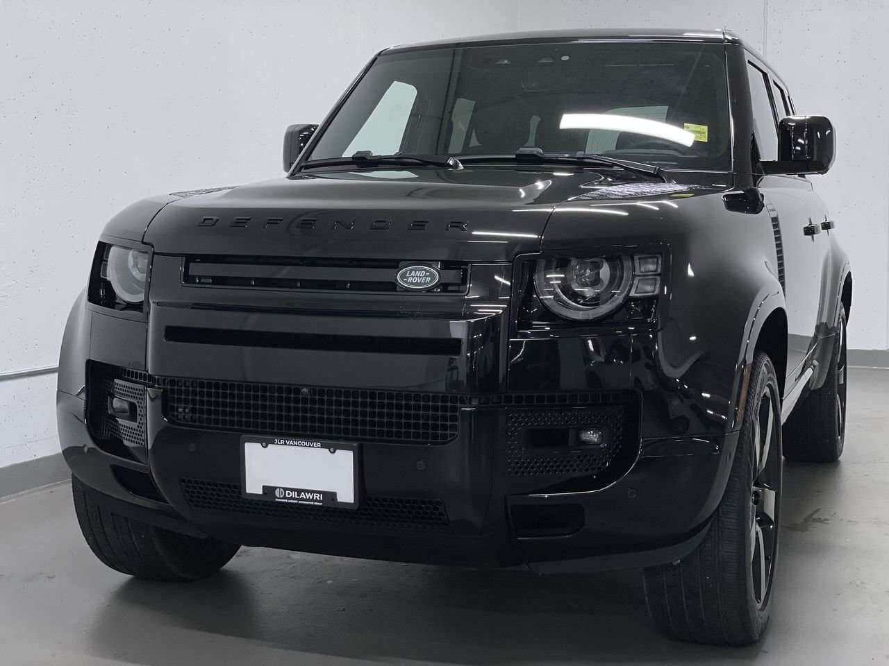 2024 Land Rover Defender 110 P400 X-Dynamic SE | 22" Wheels! Black Exterior alt 4