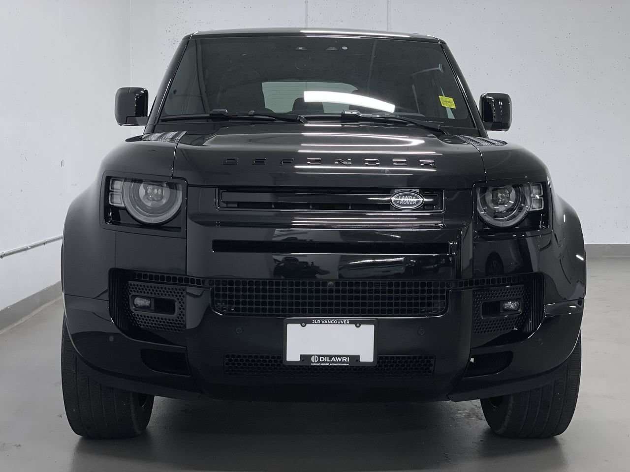 2024 Land Rover Defender 110 P400 X-Dynamic SE | 22" Wheels! Black Exterior alt 3