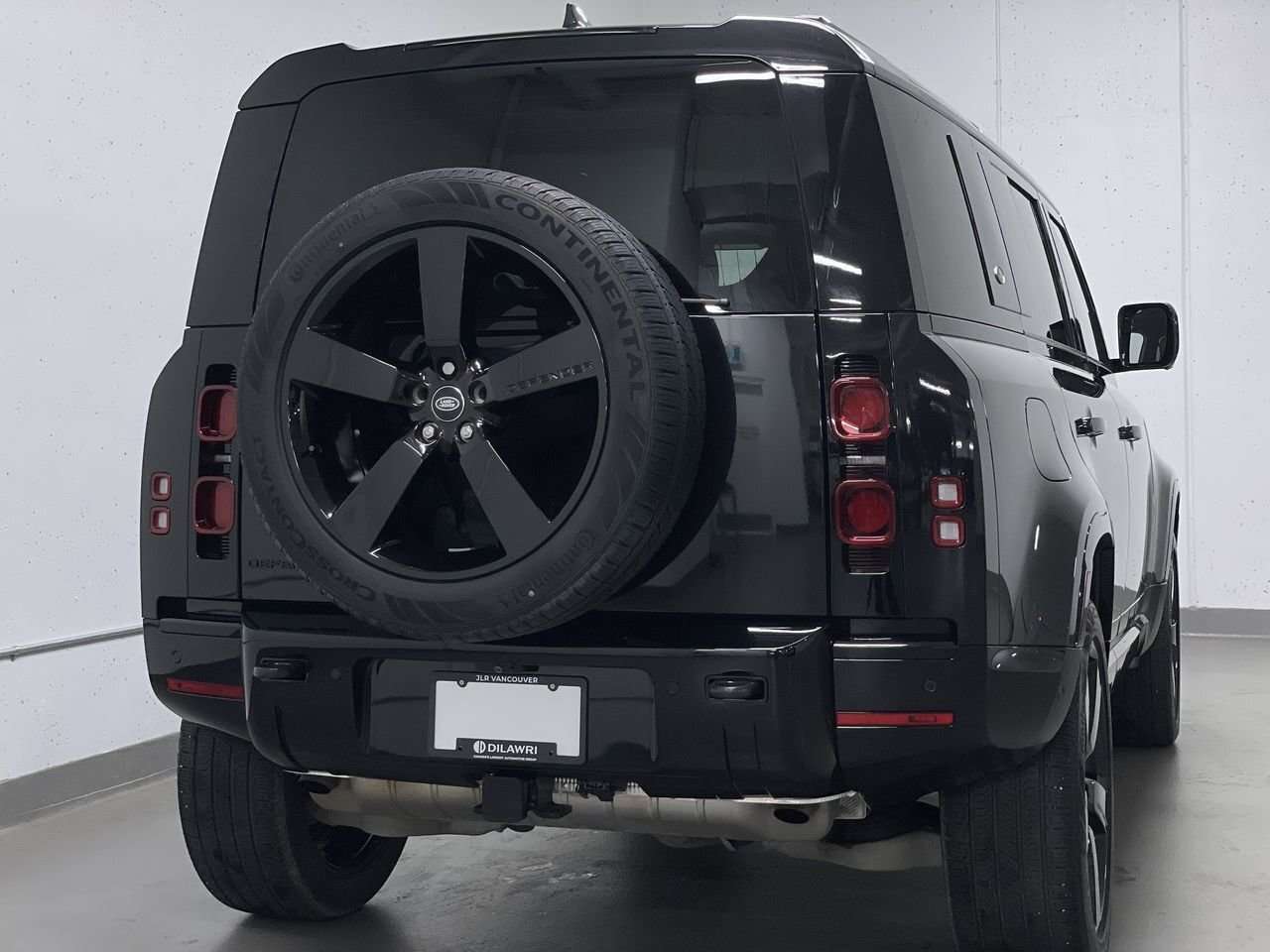 2024 Land Rover Defender 110 P400 X-Dynamic SE | 22" Wheels! Black Exterior thumb 12