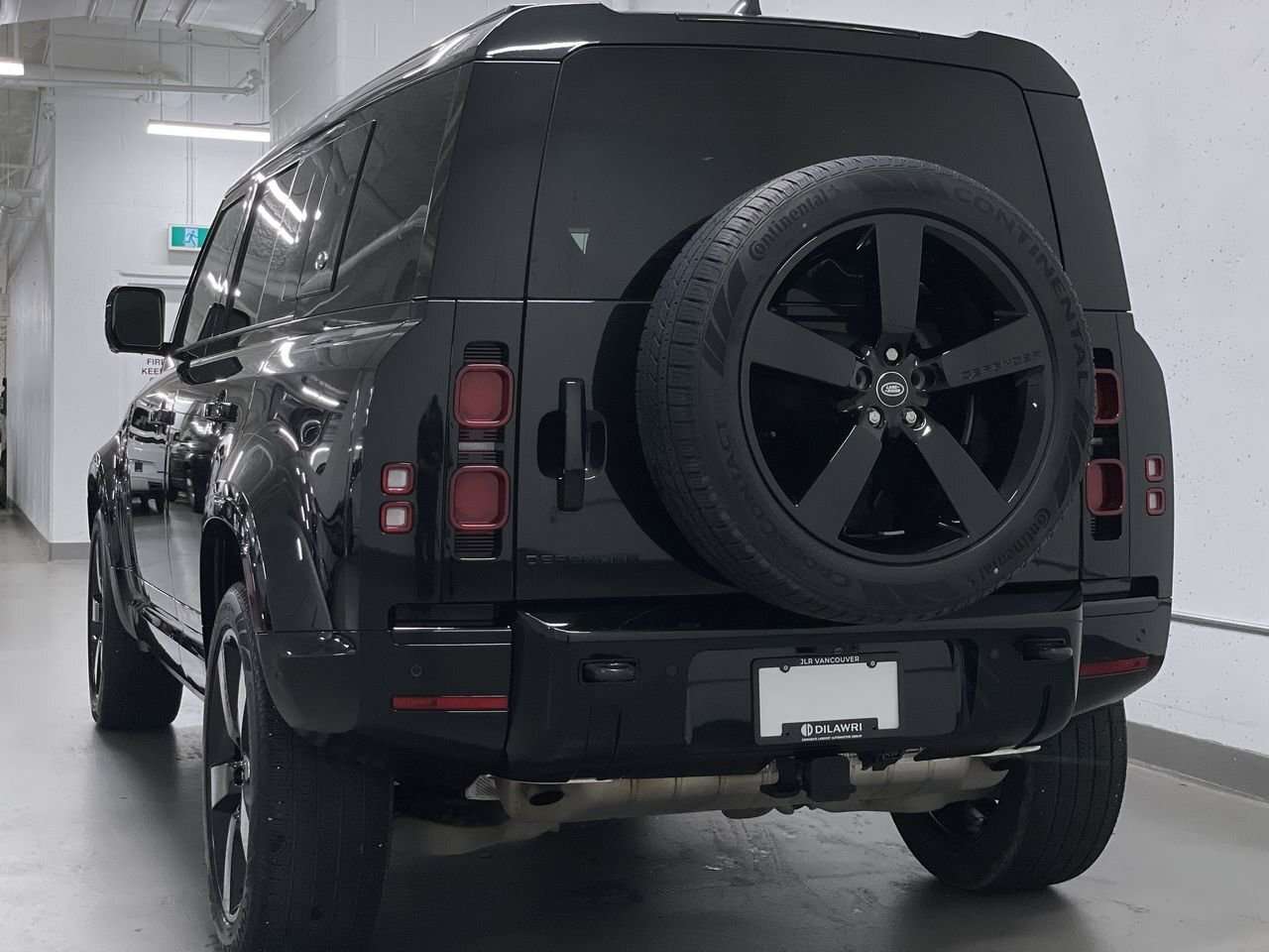 2024 Land Rover Defender 110 P400 X-Dynamic SE | 22" Wheels! Black Exterior thumb 10
