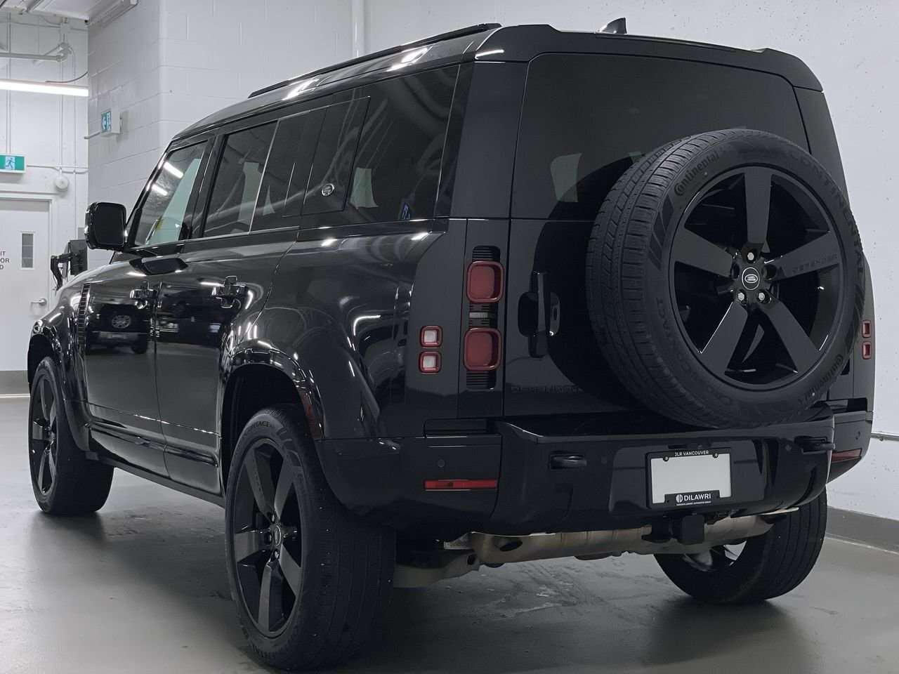 2024 Land Rover Defender 110 P400 X-Dynamic SE | 22" Wheels! Black Exterior thumb 9