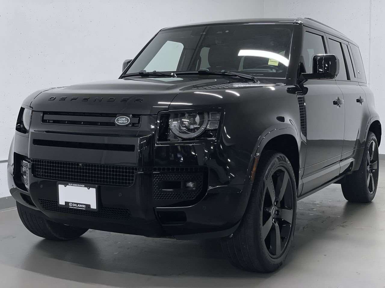 2024 Land Rover Defender 110 P400 X-Dynamic SE | 22" Wheels! Black Exterior alt 5