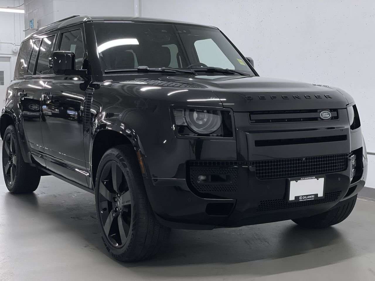 2024 Land Rover Defender 110 P400 X-Dynamic SE | 22" Wheels! Black Exterior thumb 17