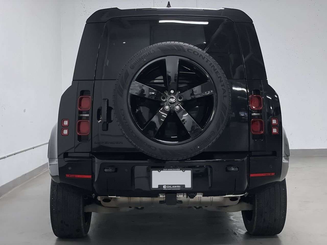 2024 Land Rover Defender 110 P400 X-Dynamic SE | 22" Wheels! Black Exterior thumb 11