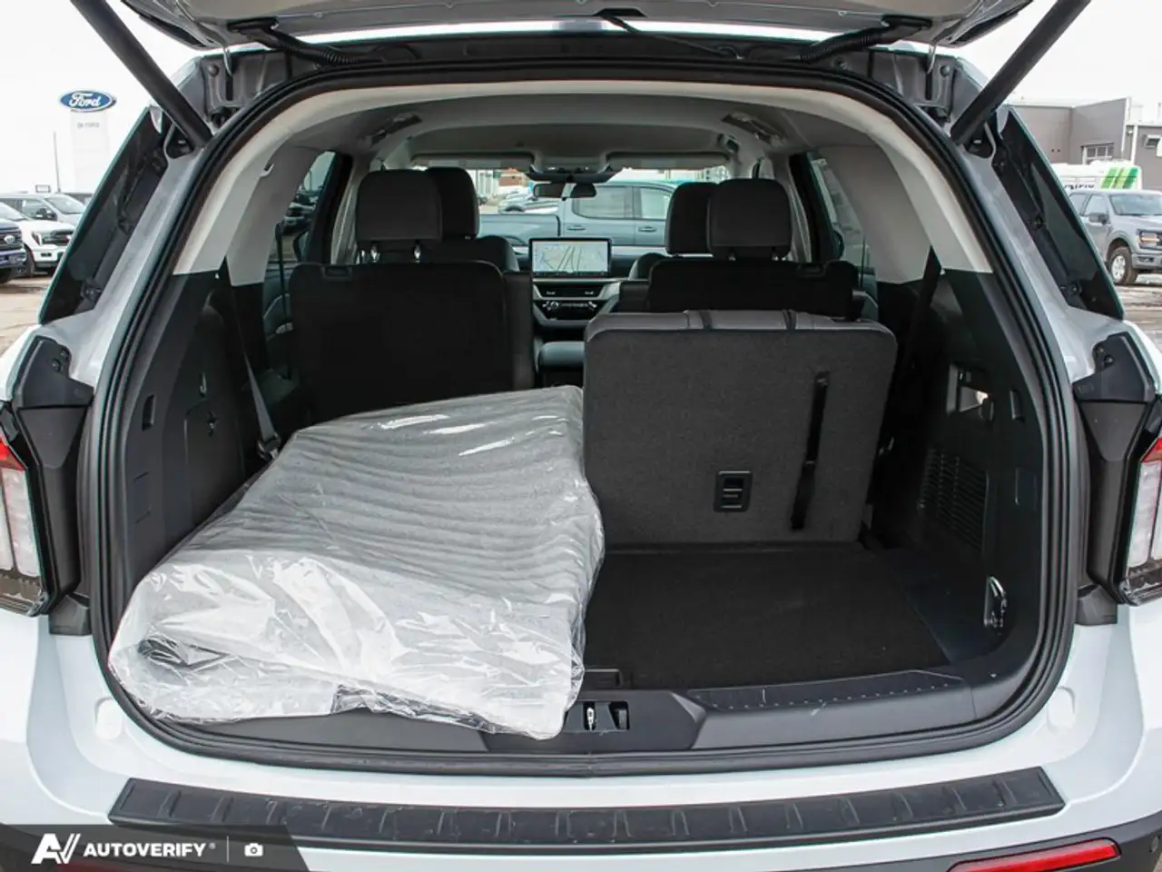 Ford Explorer снимка Ford Explorer
