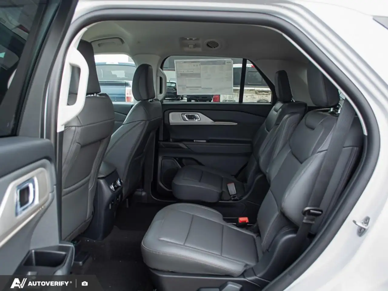 Ford Explorer снимка Ford Explorer