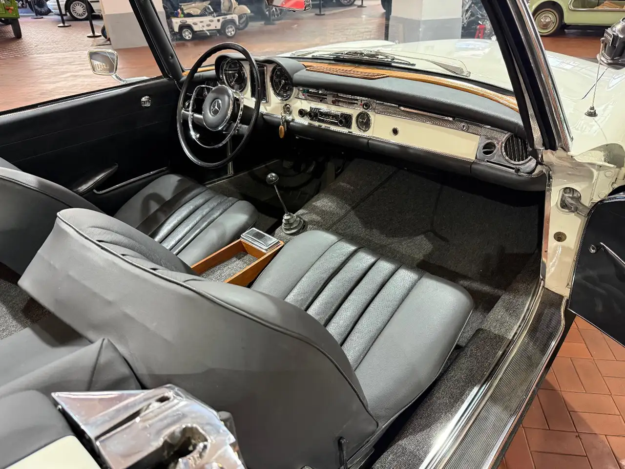 Mercedes-Benz 230 SL -ISCRITTA ASI - HARDTOP NERO - RESTAURATA, foto 12
