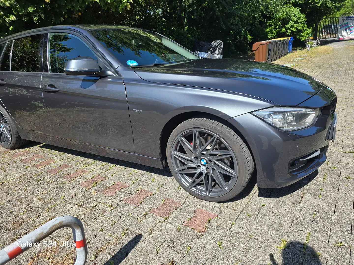 BMW 330 330d Touring xDrive Aut. Sport Line Grau - 2
