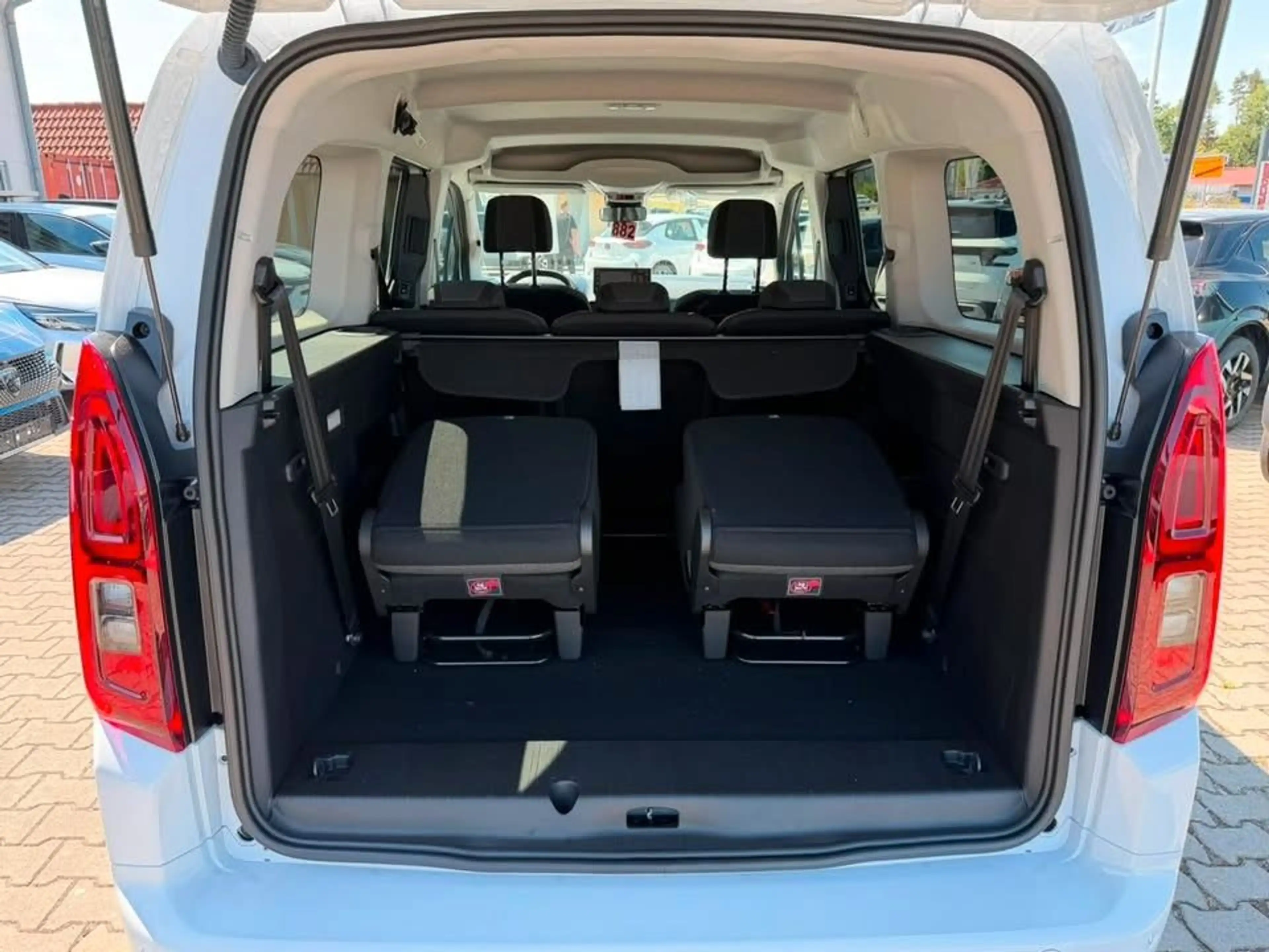 Opel Combo Life Combo XL Edition 1.5 Diesel AT8 *CONNECT-PAKET* — photo 6