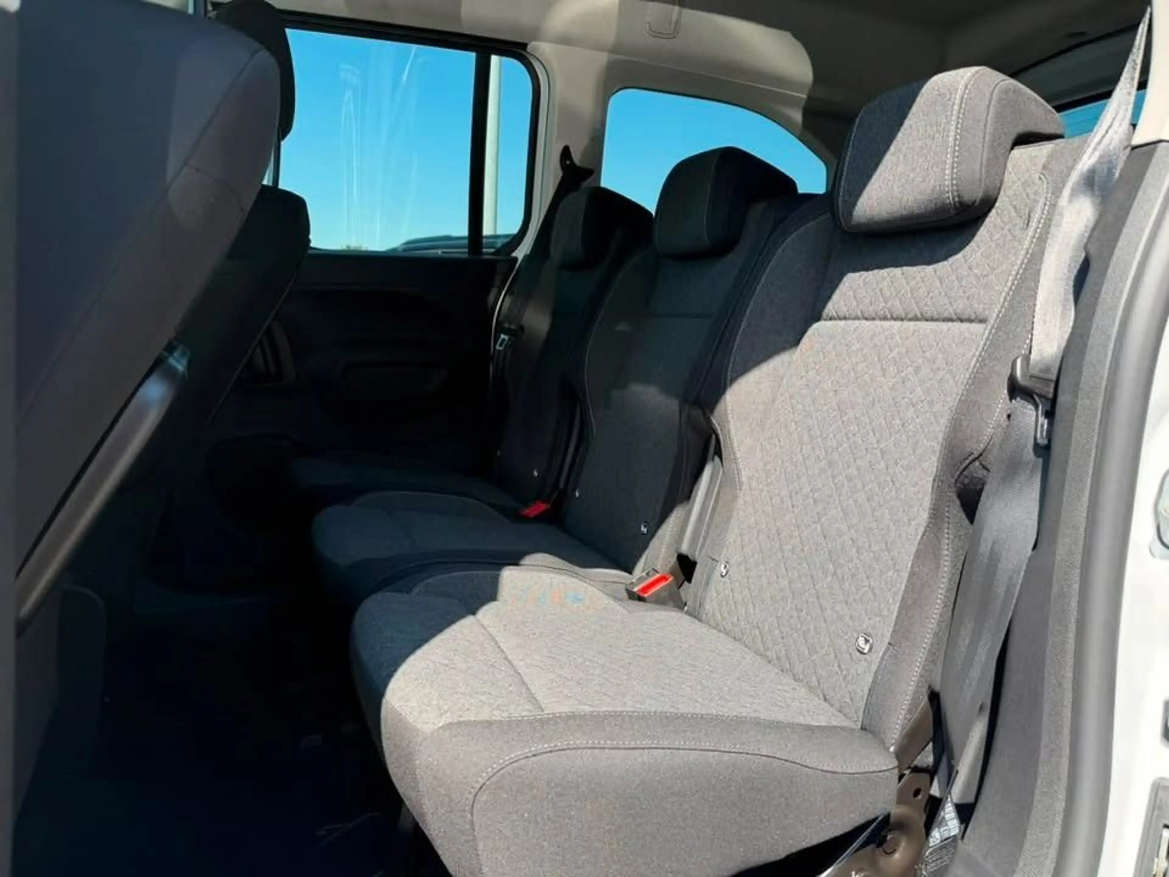 Opel Combo Life Combo XL Edition 1.5 Diesel AT8 *CONNECT-PAKET* — photo 8