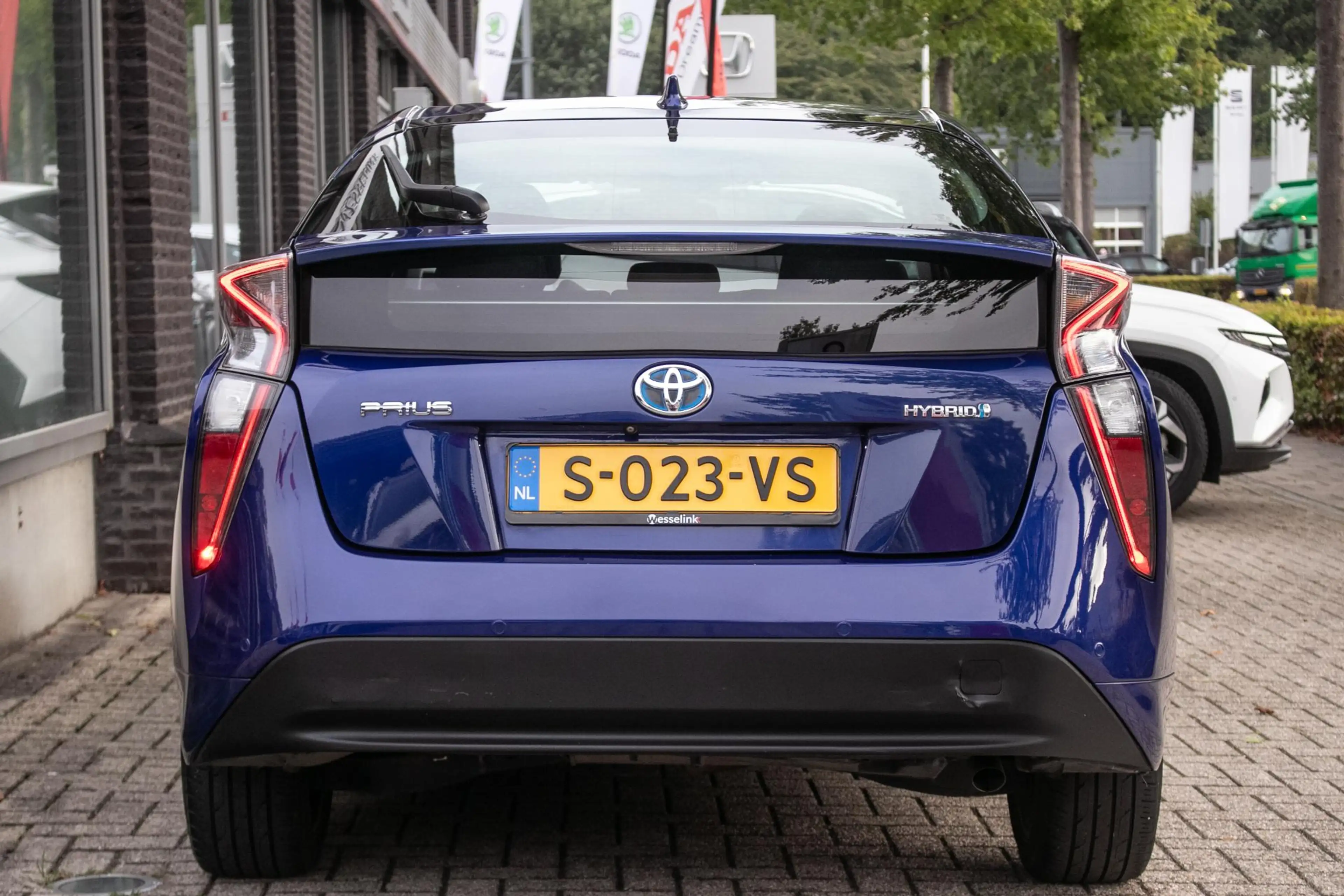 Toyota Prius 1.8 Black Edition | Adapt Cruise | Camera | Dealer — photo 10