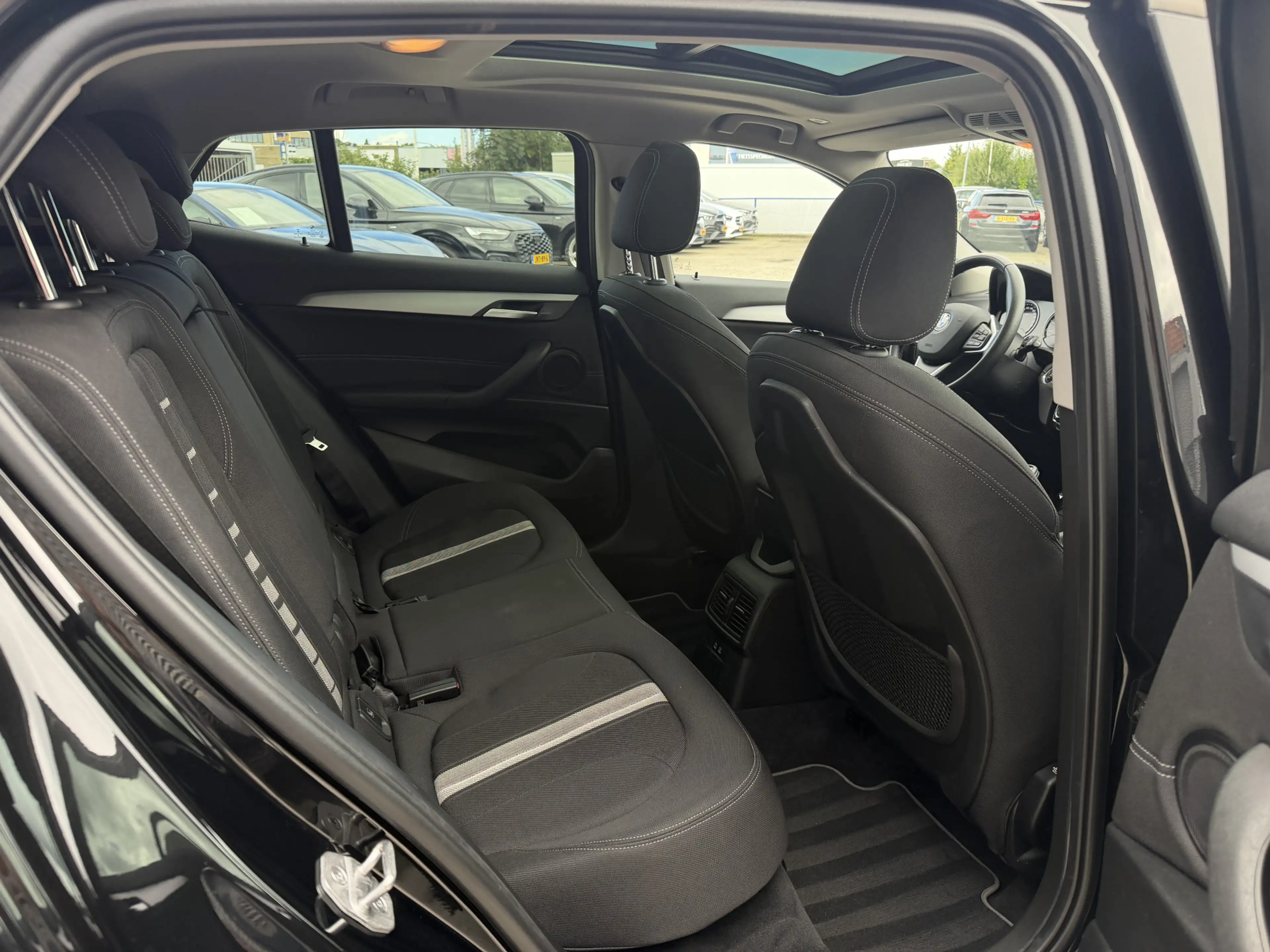 BMW X2 sDrive18i High Executive Edition LED Panoramadak — photo 32