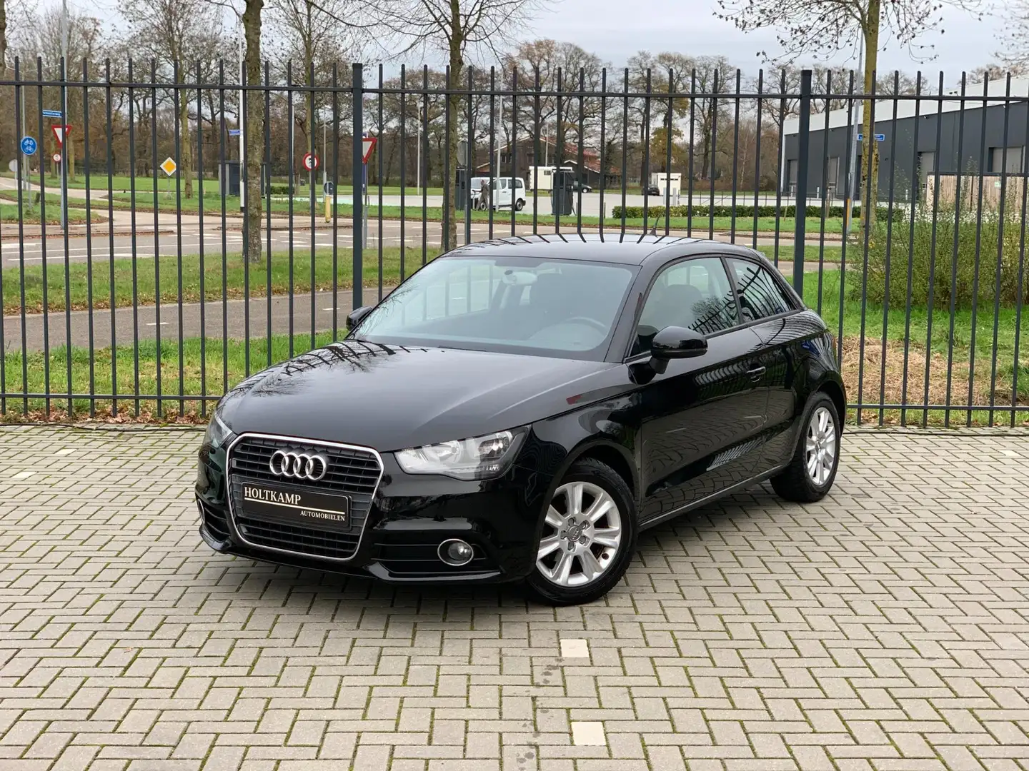 Audi A1 1.2 TFSI Ambition | AIRCO | LICHTMETALEN VELGEN Zwart - 1