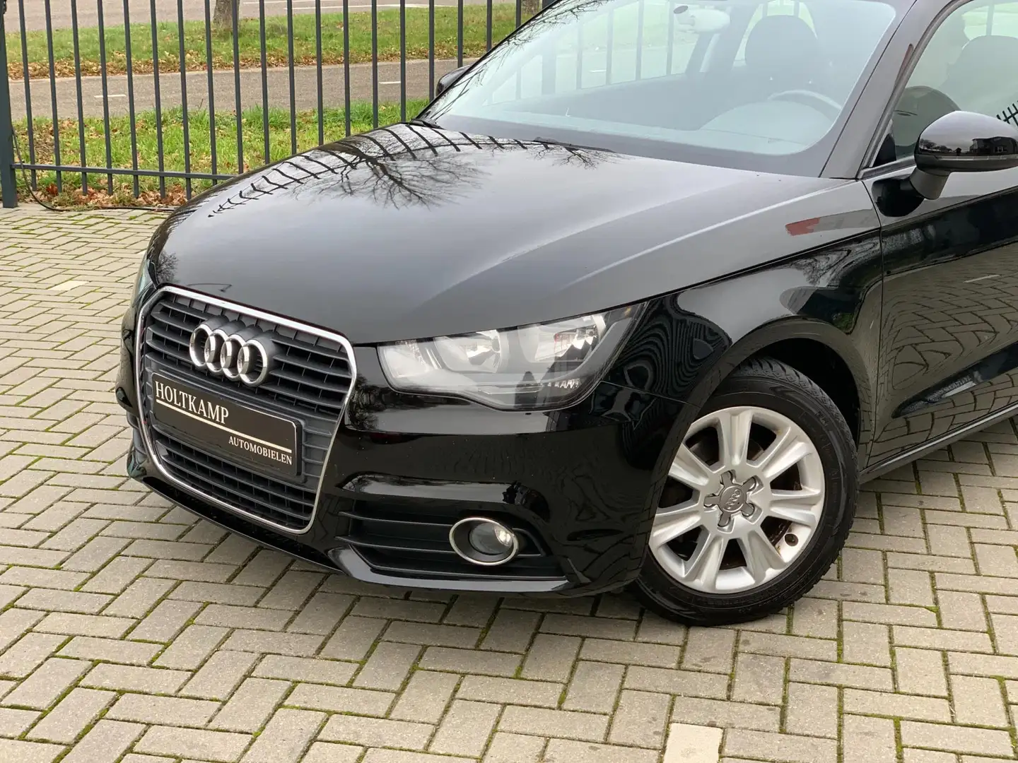 Audi A1 1.2 TFSI Ambition | AIRCO | LICHTMETALEN VELGEN Zwart - 2