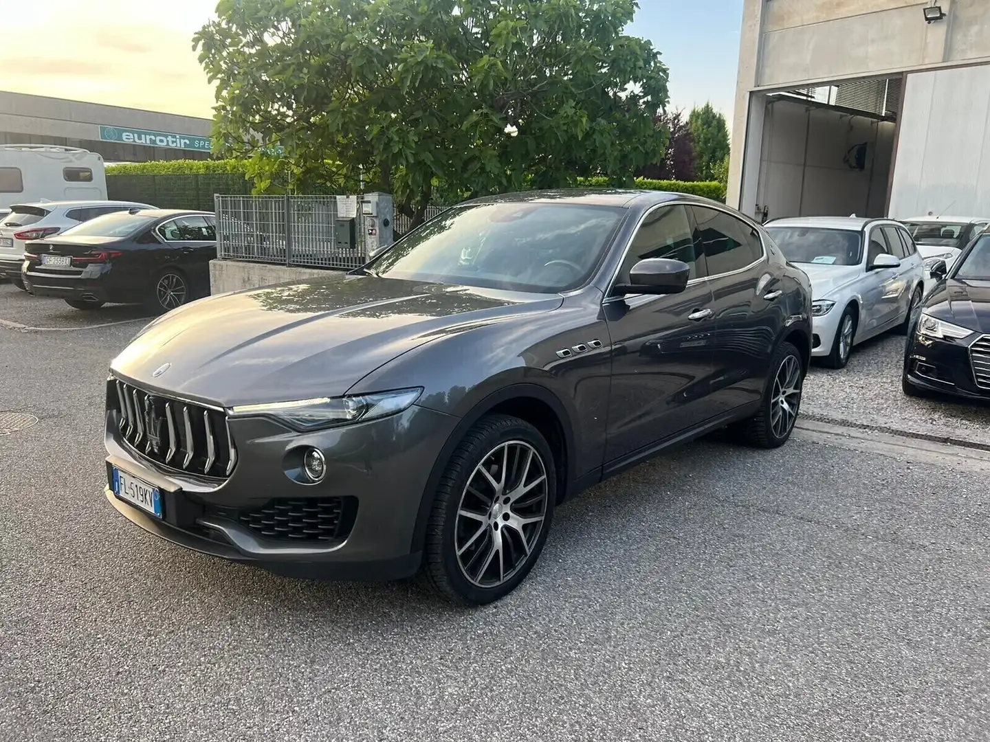 Maserati Levante V6 Diesel AWD Granlusso Gris - 2