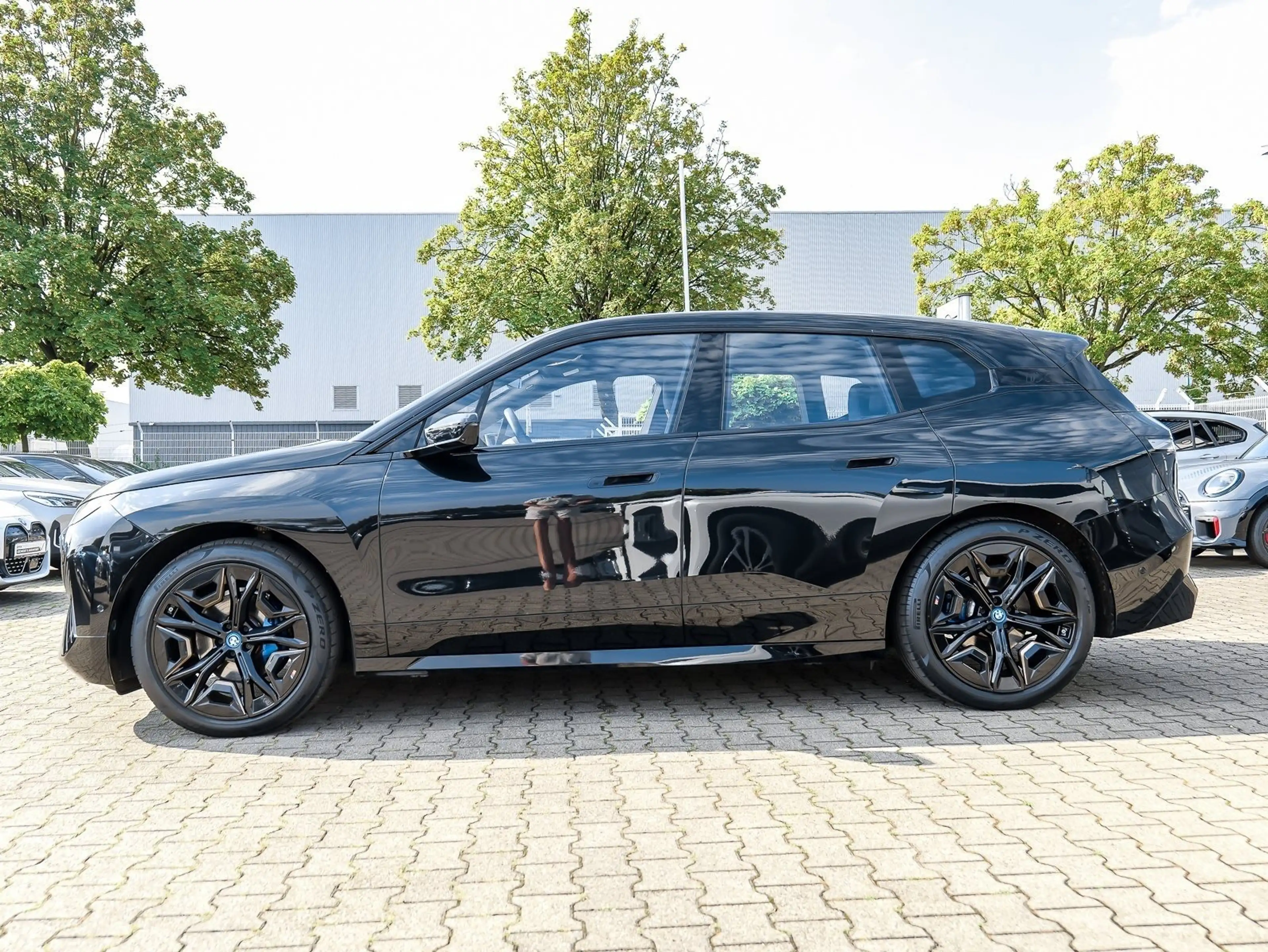 BMW iX xDrive40 M Sport HUD+Skylounge+Laser+ACC+H/K+AHK+M — photo 10