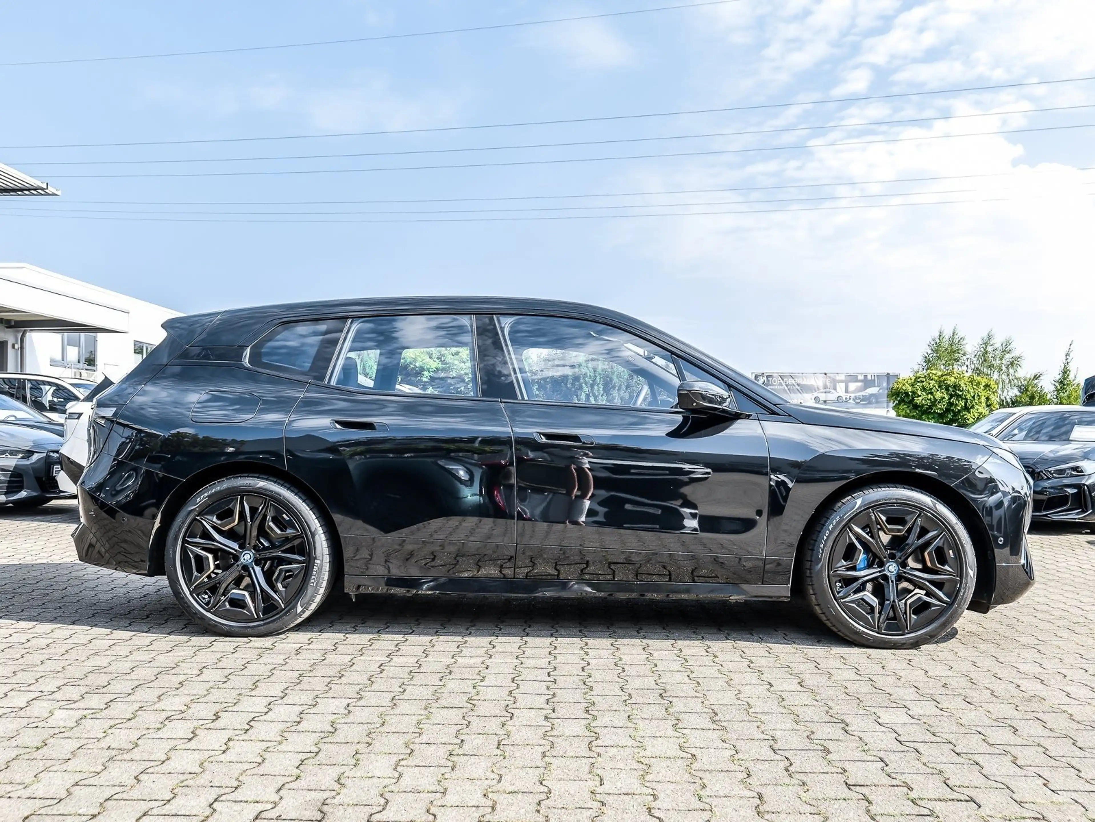 BMW iX xDrive40 M Sport HUD+Skylounge+Laser+ACC+H/K+AHK+M — photo 11