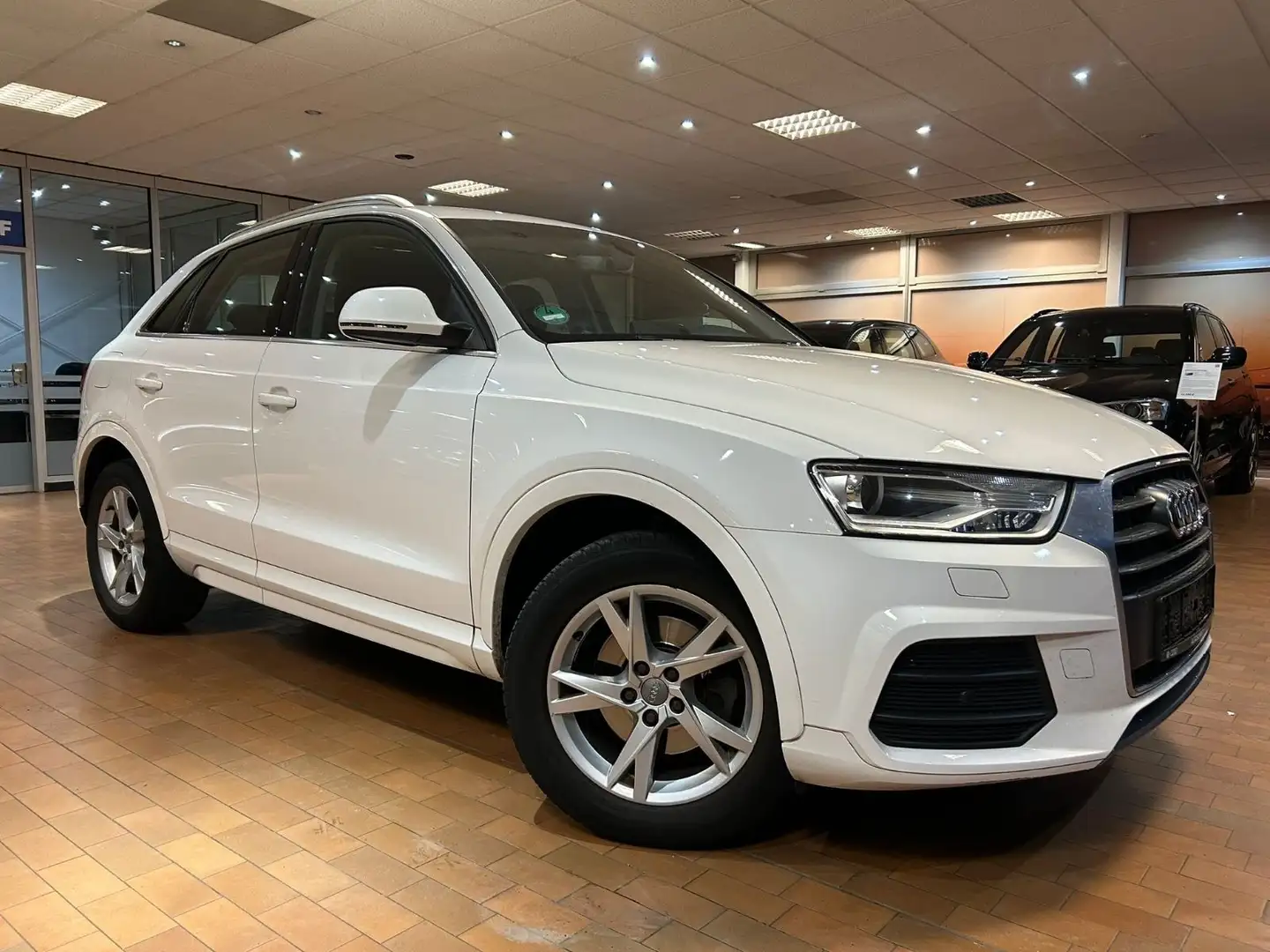 Audi Q3 Sport *Automatik* Weiß - 2