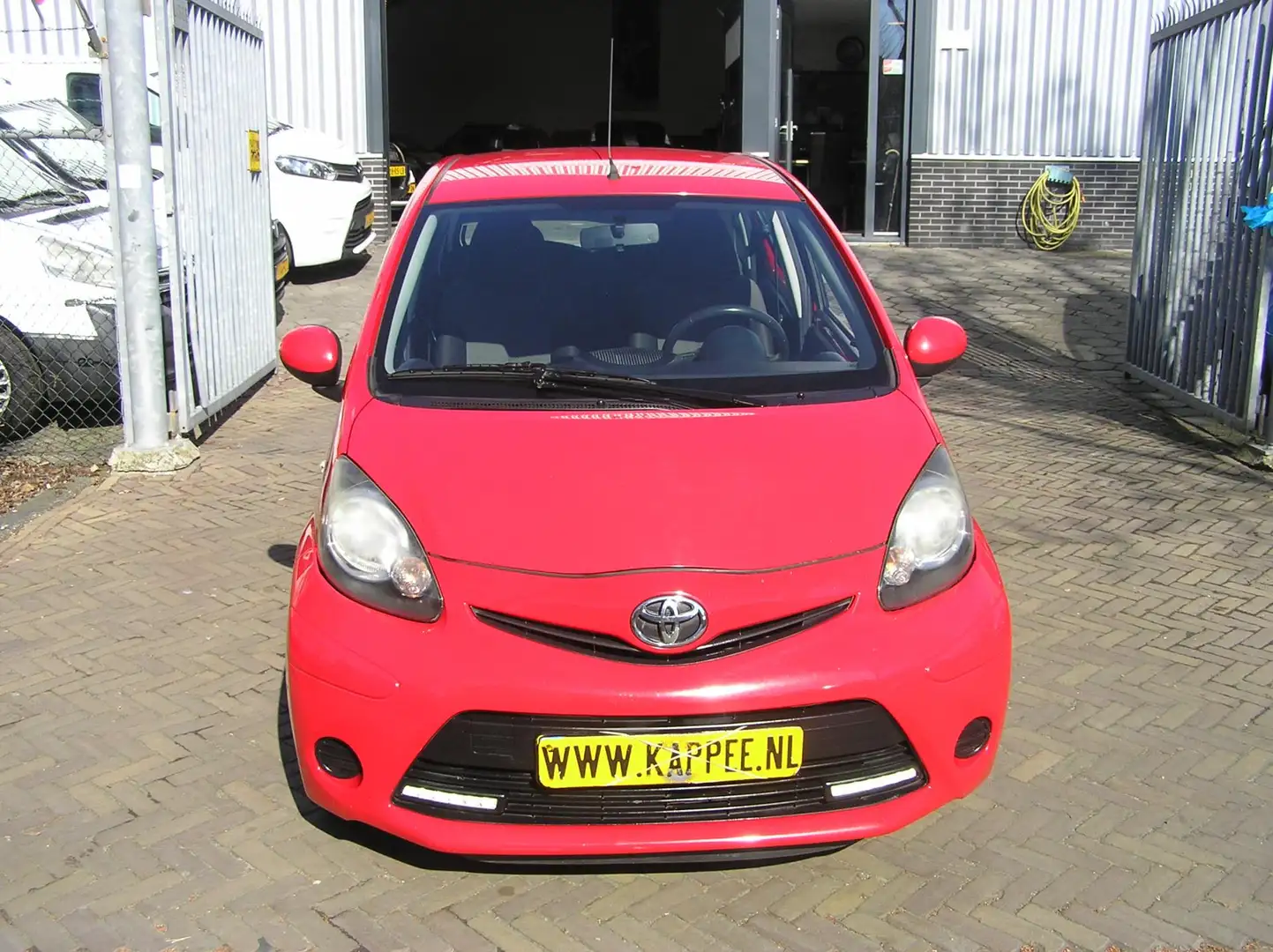 Toyota Aygo 1.0 VVT-i Aspiration 1e eigenaar nap airco Rouge - 2