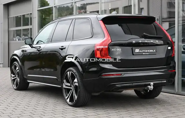 Volvo XC90 view 3