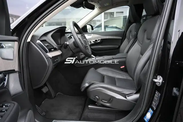 Volvo XC90 view 10