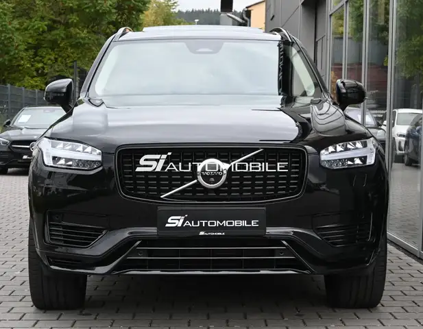 Volvo XC90 view 8