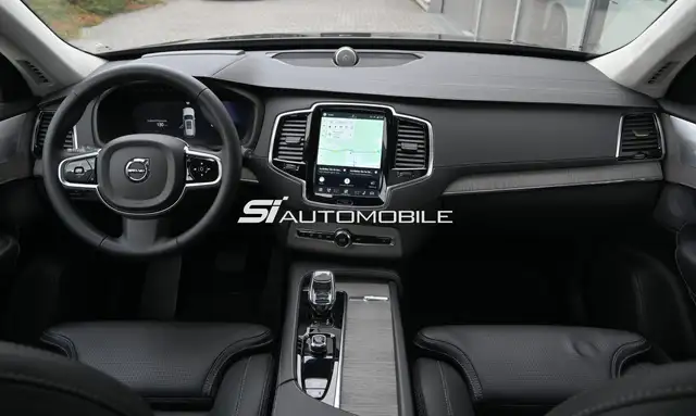 Volvo XC90 view 11