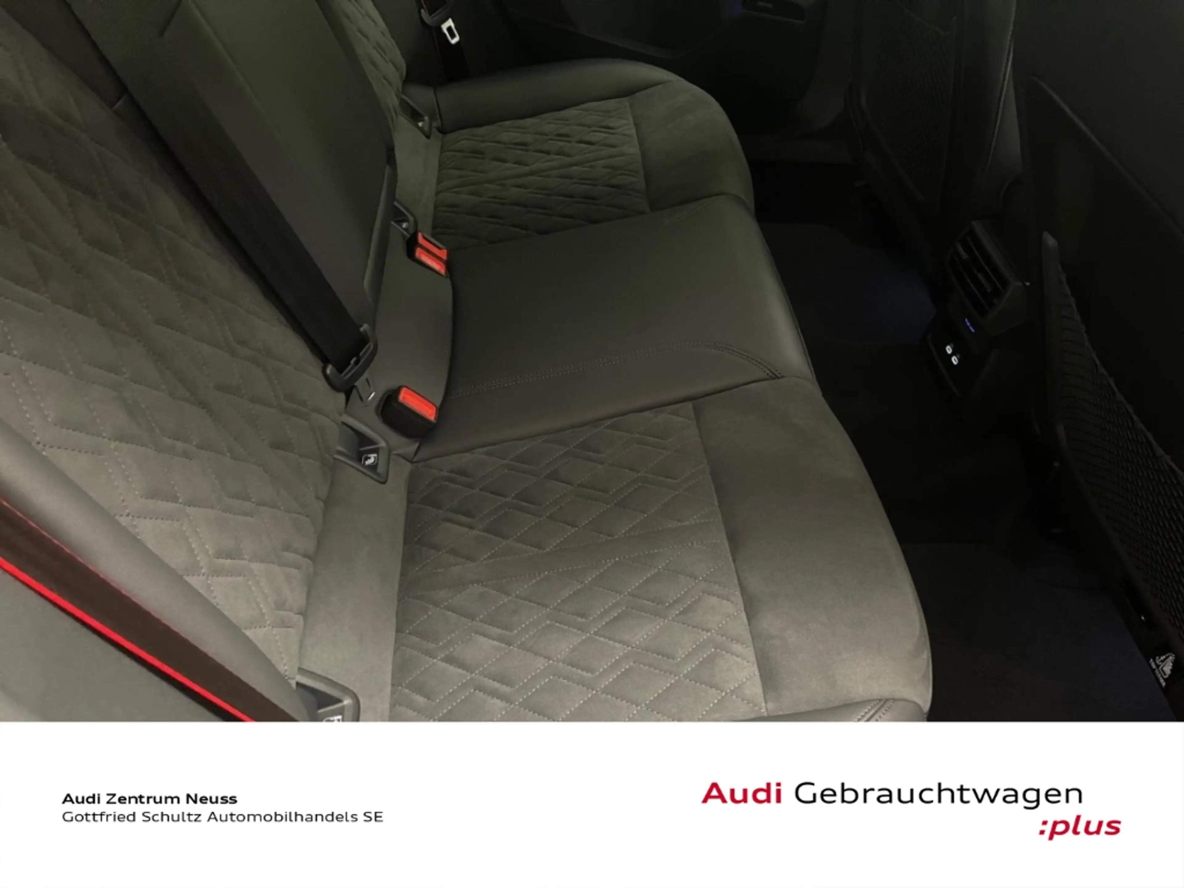 Audi RS3 Sportback QUATTRO 400 PS S tronic PANO CARPLAY KAM — photo 7