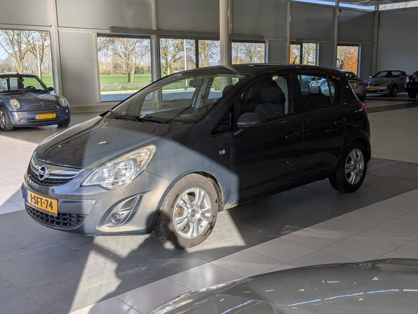 Opel Corsa 1.4-16V Design Edition Airco, Cruise Control, Stuu Grau - 2