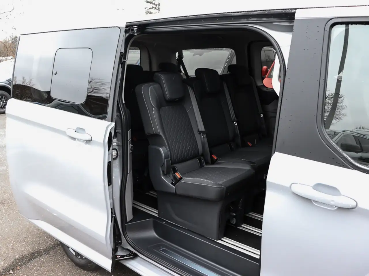 Ford Tourneo Custom Titanium L1 170PS Auto. B&O Techno 5 2x Schiebetür 12