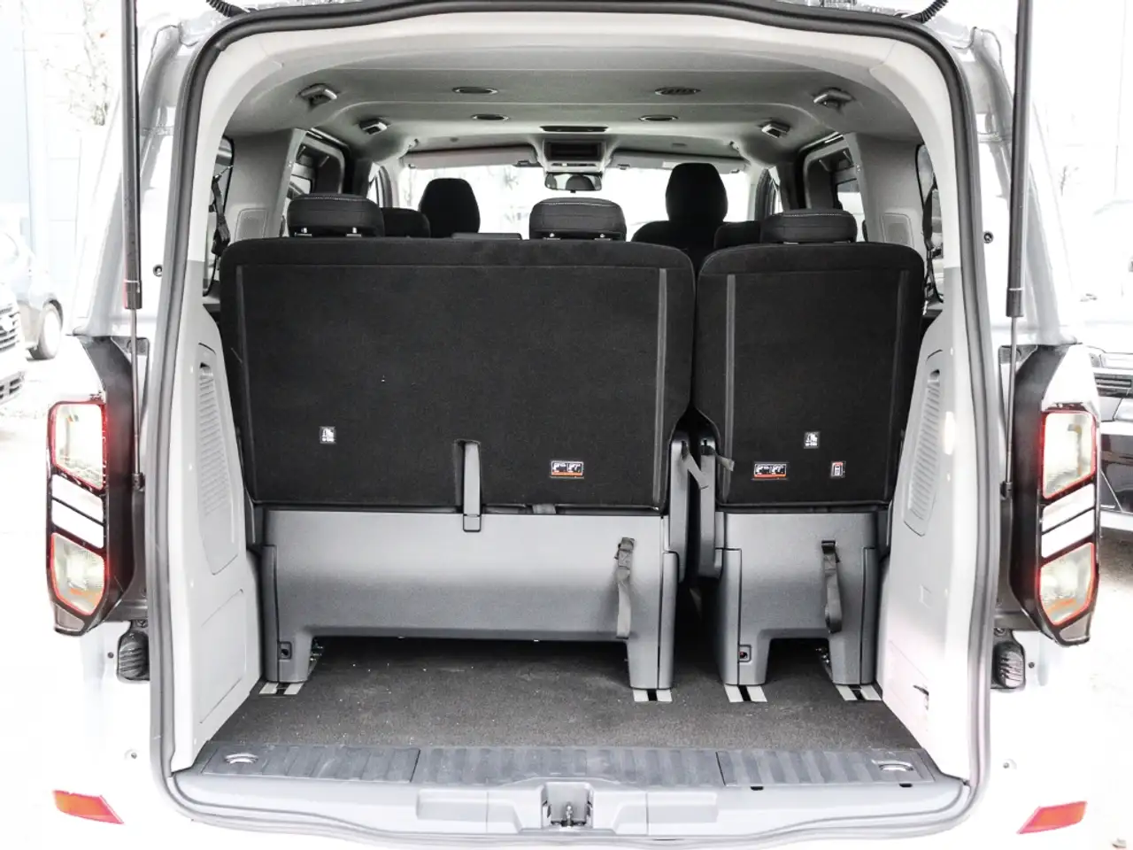 Ford Tourneo Custom Titanium L1 170PS Auto. B&O Techno 5 2x Schiebetür 13